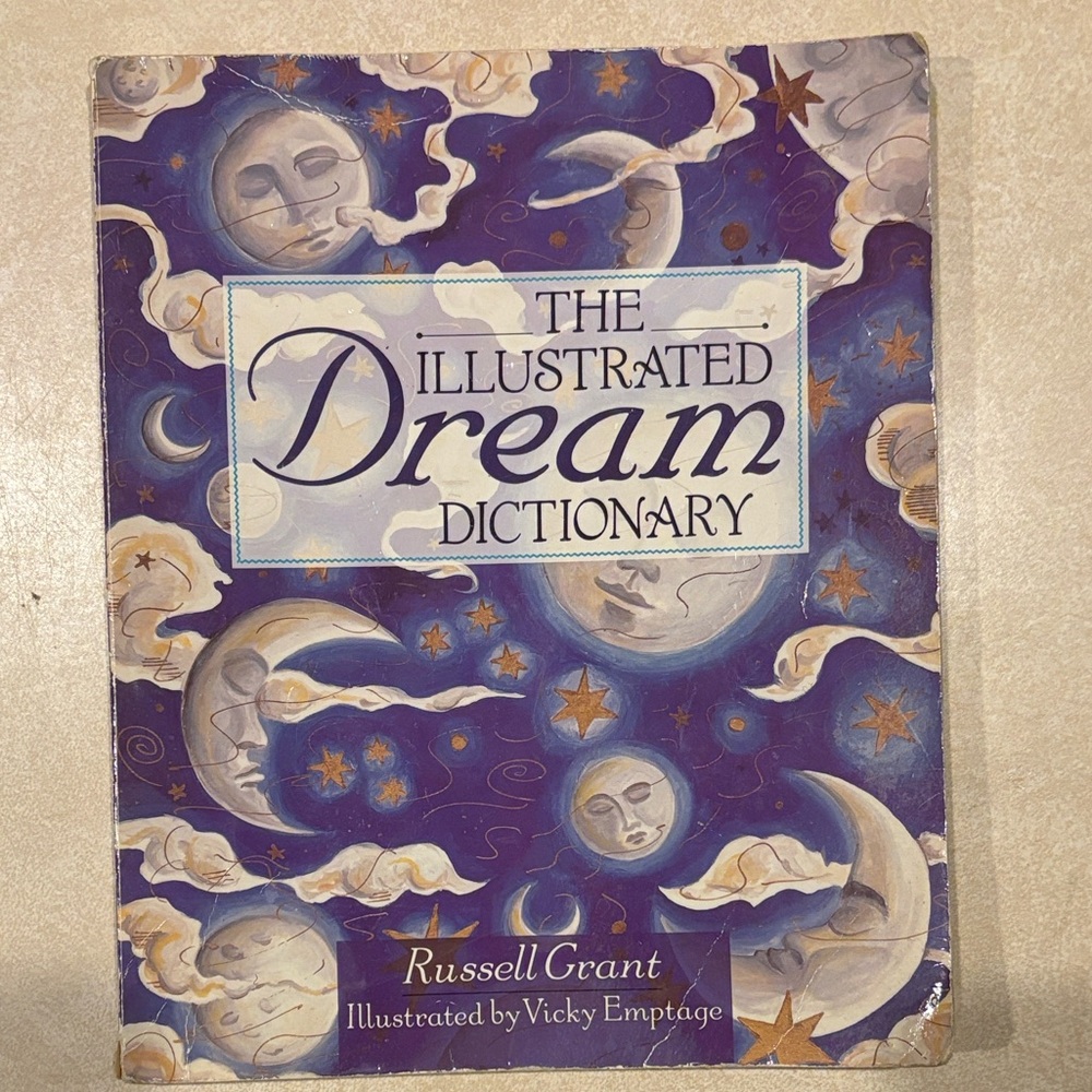 Paperback Illustrated Dream Dictionary by Russell Grant - GUC